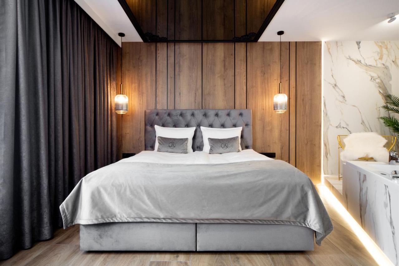 Jacuzzi Apartment Main Square — Photos 2
